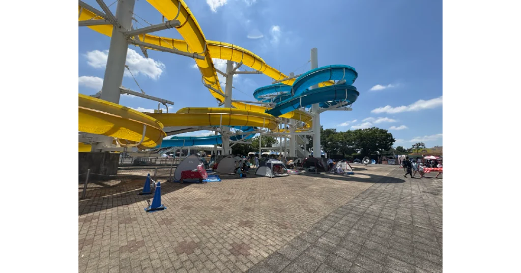 川越水上公園プール スライダー下の日陰スポット