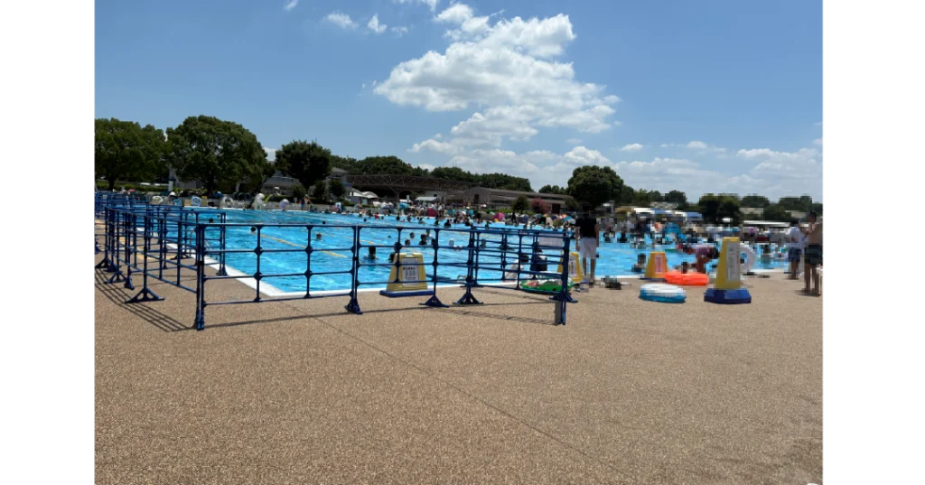 川越水上公園プール 多目的プールで泳ぐ